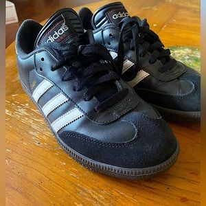 Like new Adidas Sambas. Mens size 6, Womens size 8.